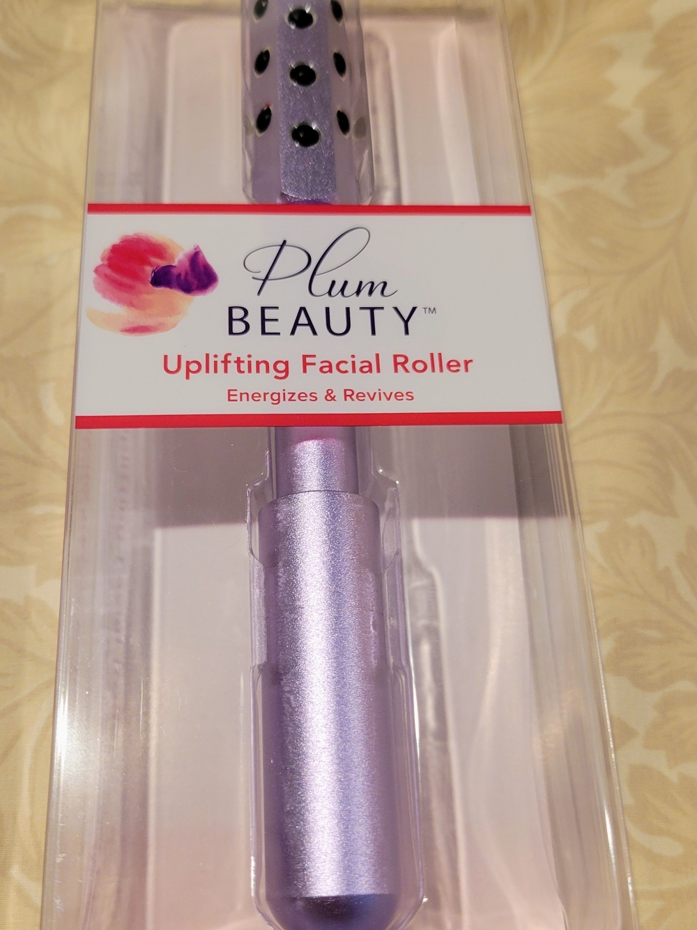 NWT Plum Beauty Uplifting Facial Roller - Lavender Color